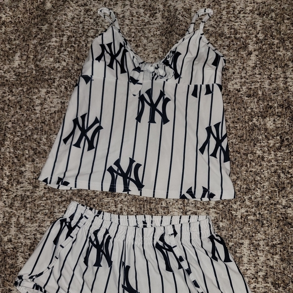 New York Yankees Other - New York Yankees Pajama Set Official MLB